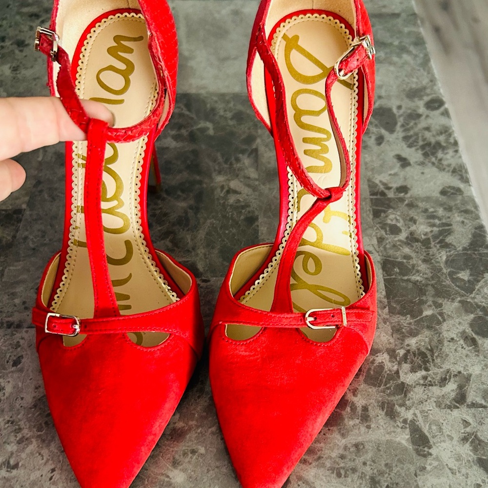 Shoes - Picture 2 of 4